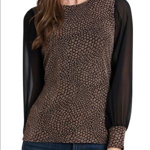 NWT Vince Camuto Gold & Black Top